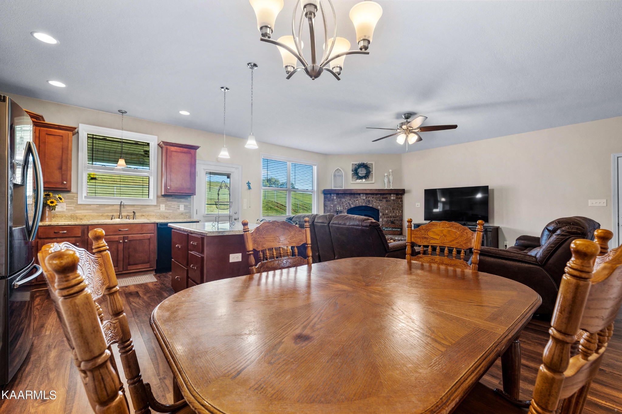 820 Kodak Road Kodak, TN 37764 - Photo 14 of 45 a view of a dining room with furniture