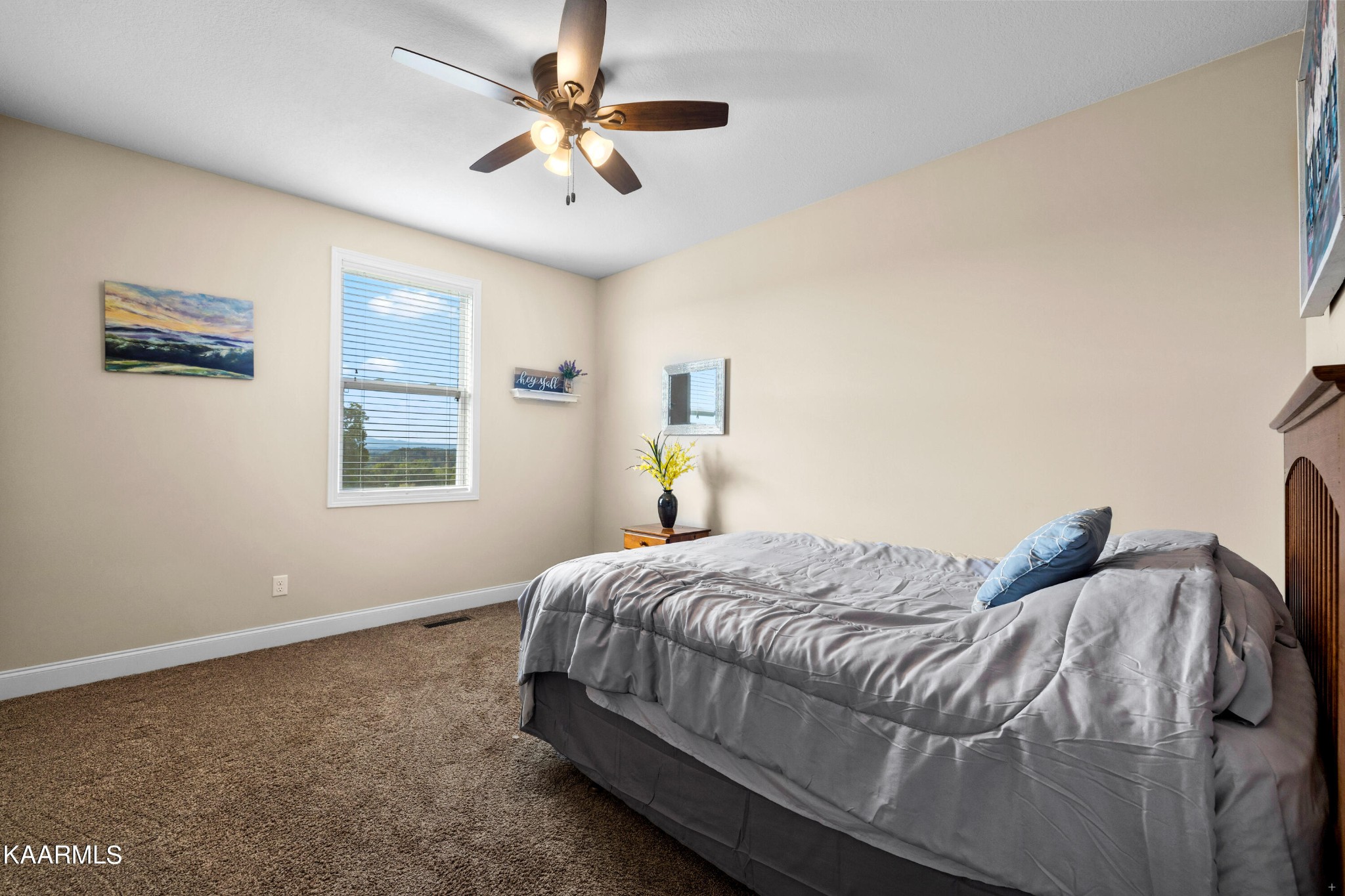 820 Kodak Road Kodak, TN 37764 - Photo 20 of 45 a bedroom with a bed and a window