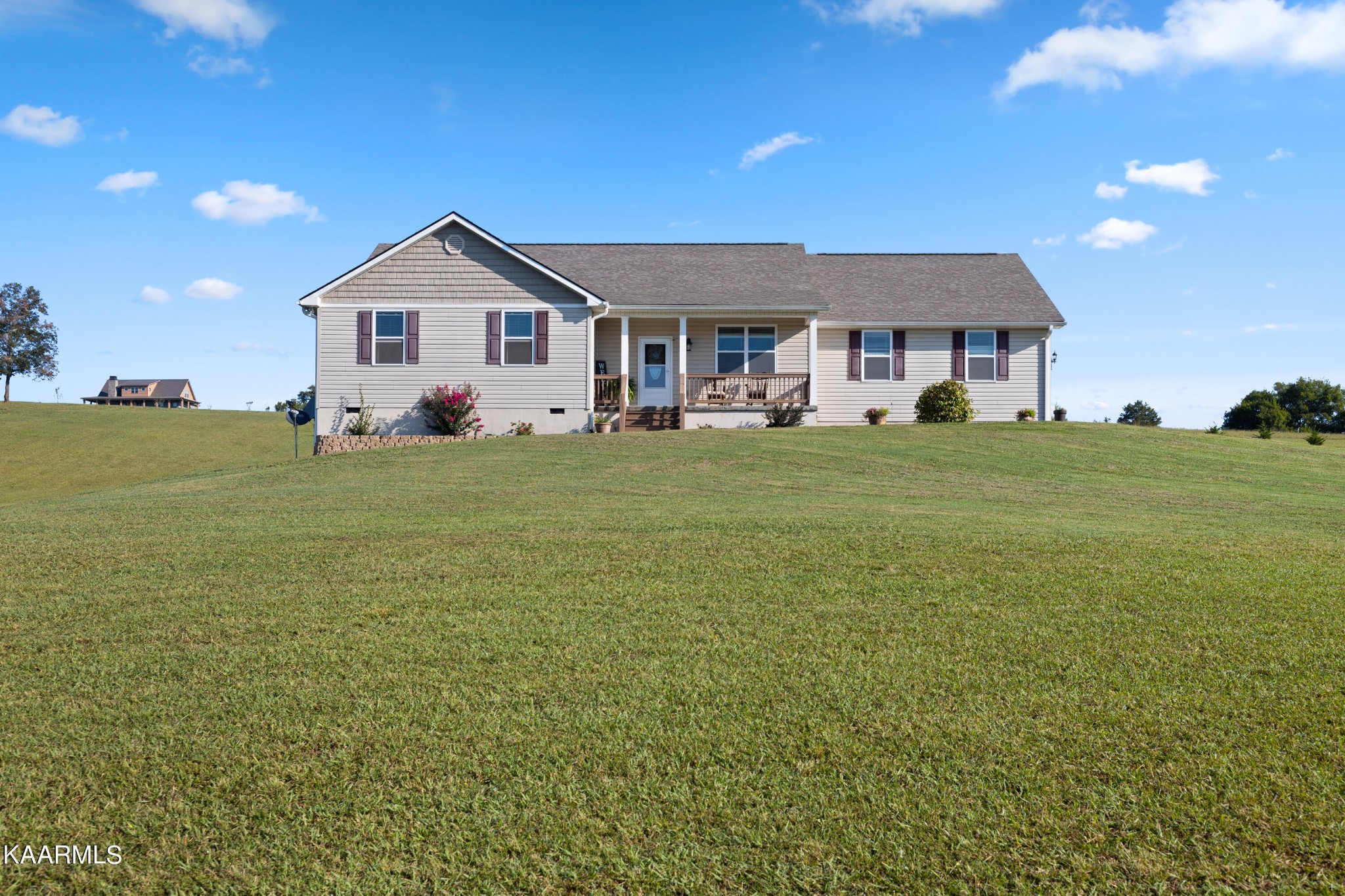 820 Kodak Road Kodak, TN 37764 - Photo 28 of 45 a front view of a house with a yard