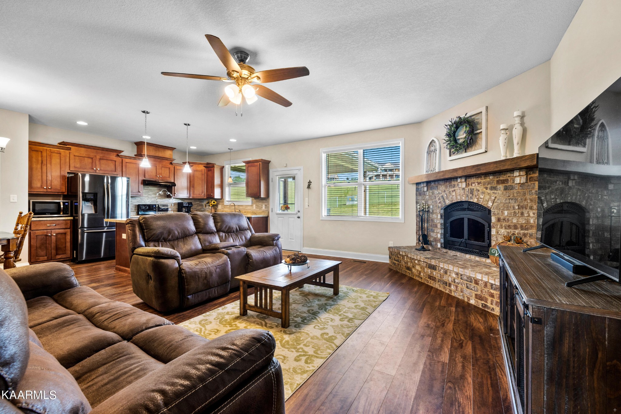 820 Kodak Road Kodak, TN 37764 - Photo 5 of 45 a living room with furniture fireplace and a flat screen tv