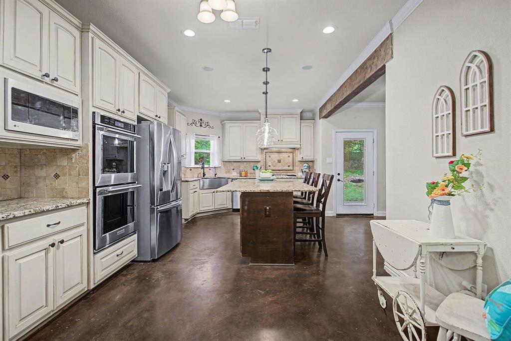 203 Saddle Ridge Court Springtown, TX 76082 - Photo 12 of 39 We also love the double ovens, and the stainless steel bib sink, and the CENTRAL VACUUM!