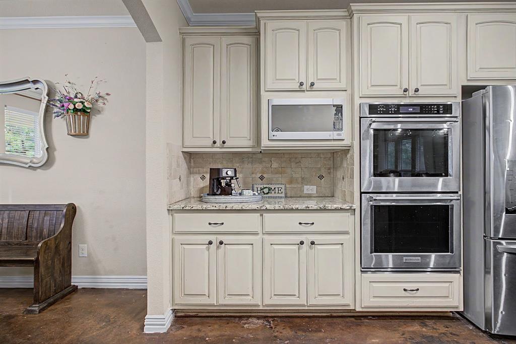 203 Saddle Ridge Court Springtown, TX 76082 - Photo 13 of 39 The coffee bar...another major, wonderful, awesome perk.