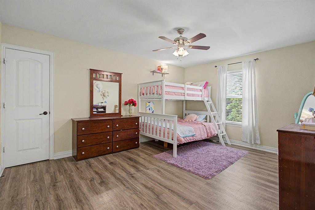 203 Saddle Ridge Court Springtown, TX 76082 - Photo 27 of 39 Would you believe me if I said the closet was nearly half the size of this gigantic room?