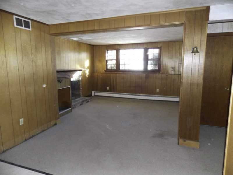 133 Glaude Lane Woonsocket, RI 02895 - Photo 3 of 16 Living Room.