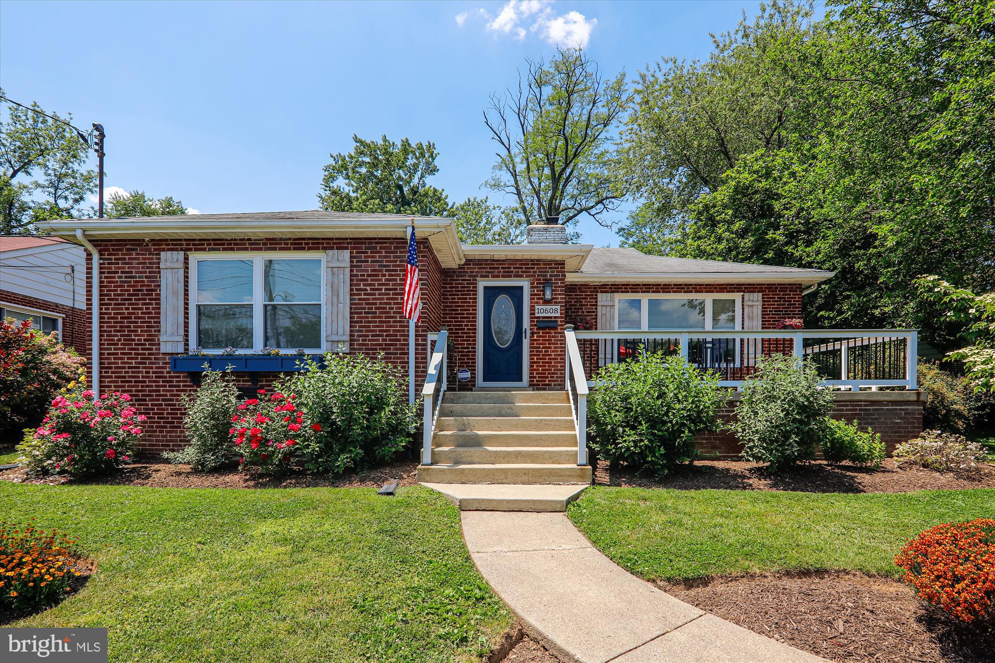 Beautifully landscaped Front Yard