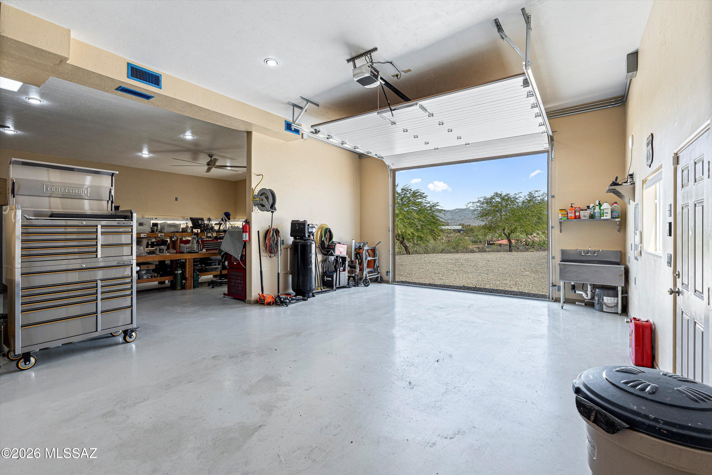 11160 East Golf Links Road Tucson, AZ 85730 - Photo 39 of 51 High ceilings, AC and great lighting!