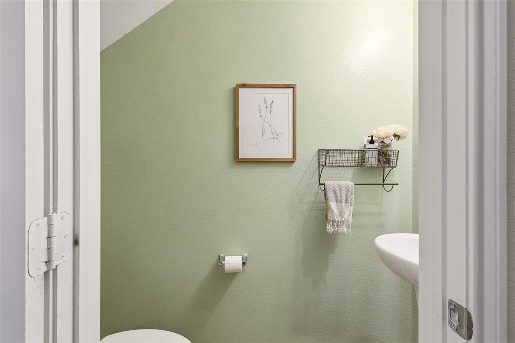 806 Silver Street Princeton, TX 75407 - Photo 24 of 29 Half bath downstairs