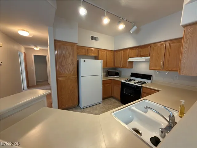 $1,800 | 101 Lantern Bay Drive, Boulder City, NV 89005