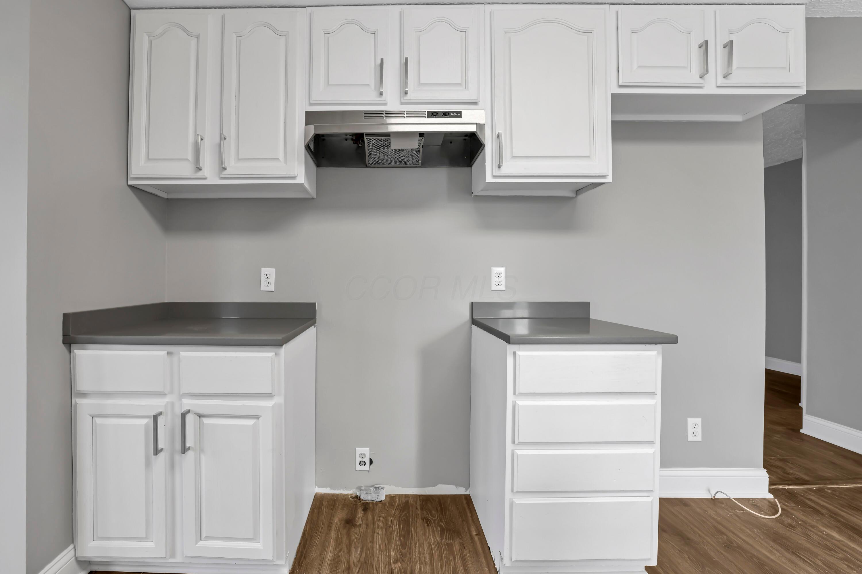 2089 Lockbourne Road Columbus, OH 43207 - Photo 7 of 22 Kitchen