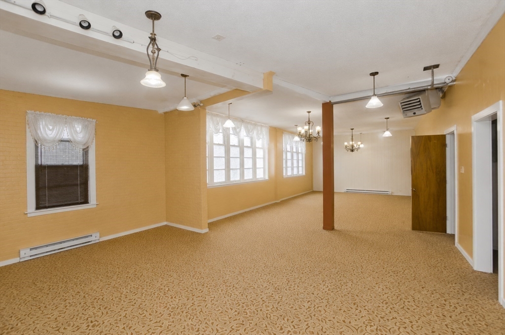 193 Elm Street Holyoke, MA 01040 - Photo 4 of 8