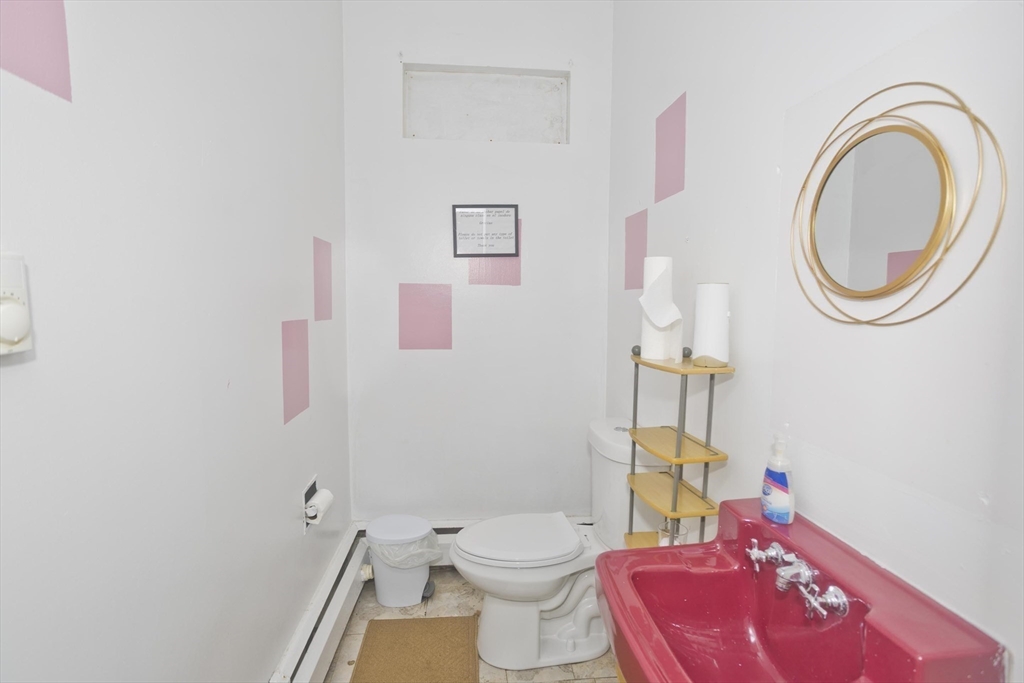 193 Elm Street Holyoke, MA 01040 - Photo 6 of 8