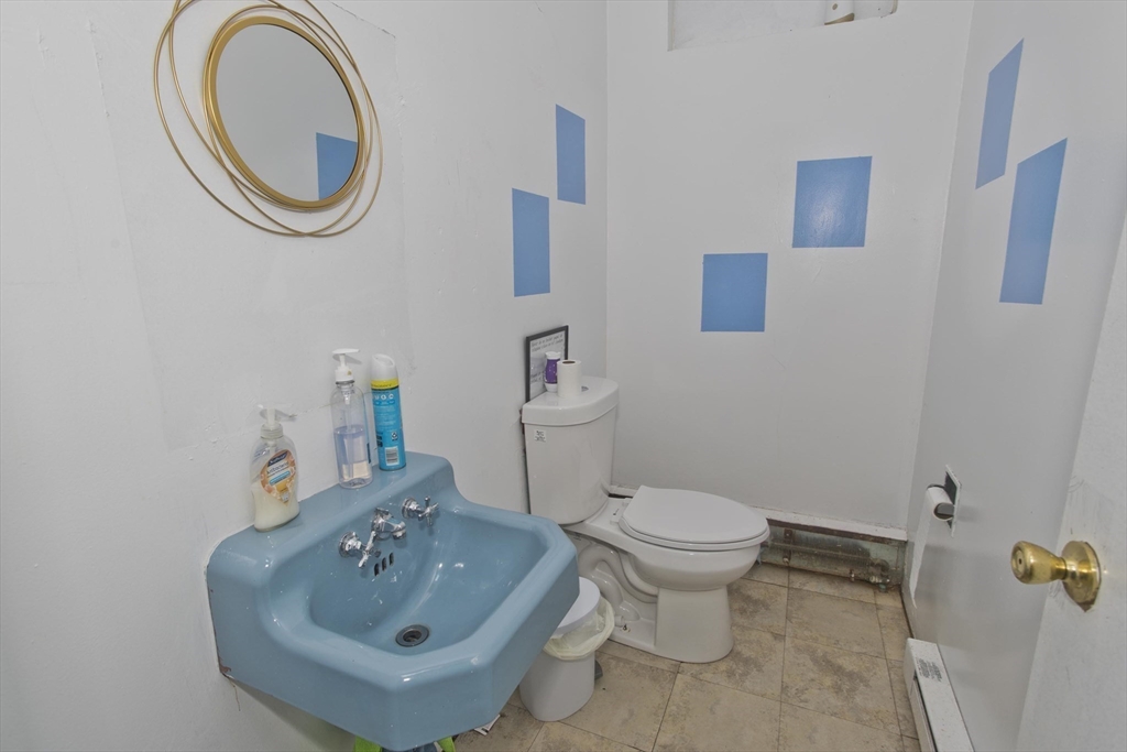 193 Elm Street Holyoke, MA 01040 - Photo 7 of 8