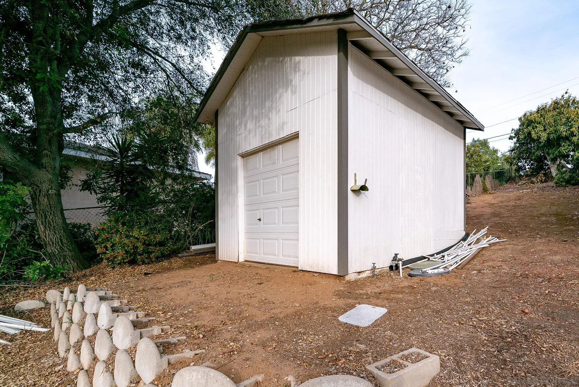 3909 Palomar Drive Fallbrook, CA 92028 - Photo 39 of 43 a backyard of a house