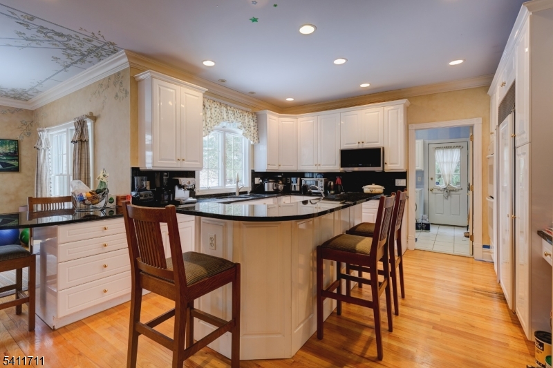 18 Tree Top Lane Chatham, NJ 07928 - Photo 15 of 47