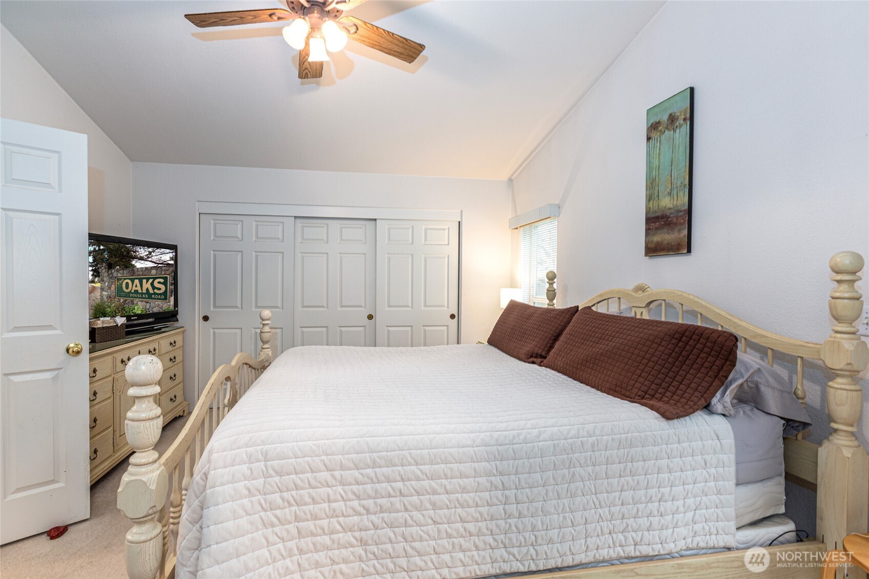 1785 Douglas Road, Unit 30 Friday Harbor, WA 98250 - Photo 15 of 32 a bedroom with a large bed and a tv