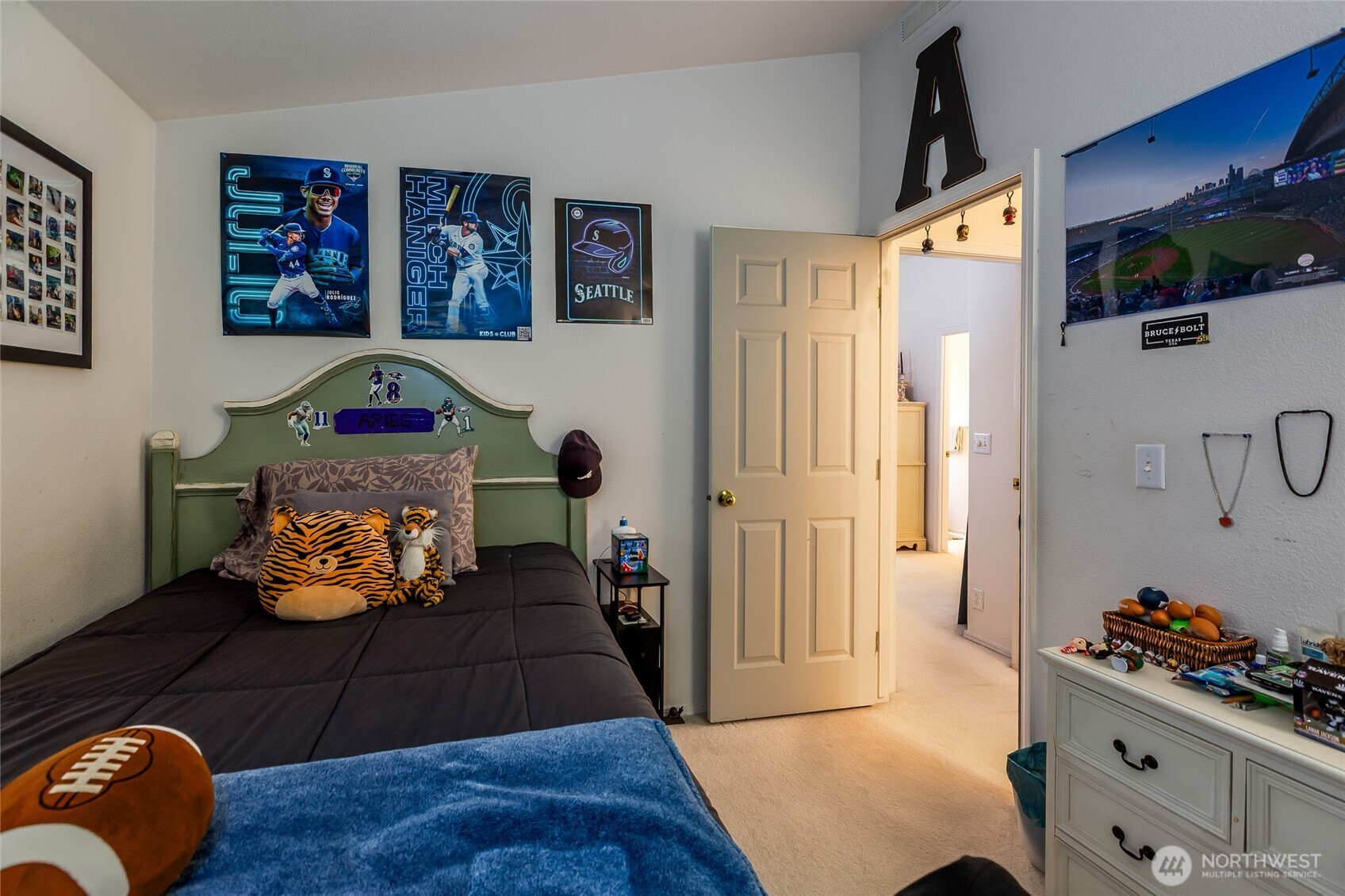 1785 Douglas Road, Unit 30 Friday Harbor, WA 98250 - Photo 16 of 32 a living room with furniture and a window