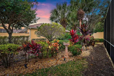 $895,000 | 4702 Dovehill Drive, Palm Beach Gardens, FL 33418
