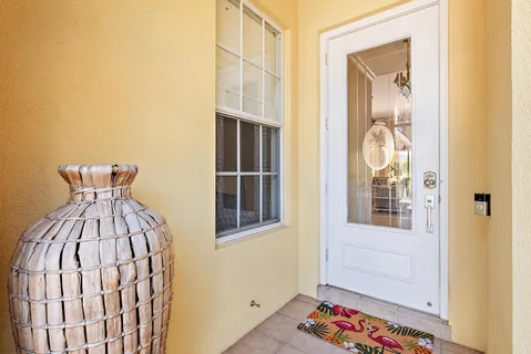 $895,000 | 4702 Dovehill Drive, Palm Beach Gardens, FL 33418