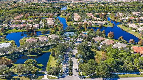 $895,000 | 4702 Dovehill Drive, Palm Beach Gardens, FL 33418