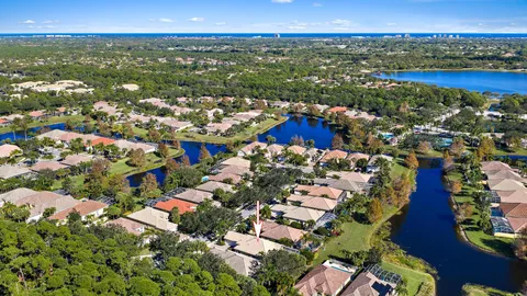 $895,000 | 4702 Dovehill Drive, Palm Beach Gardens, FL 33418