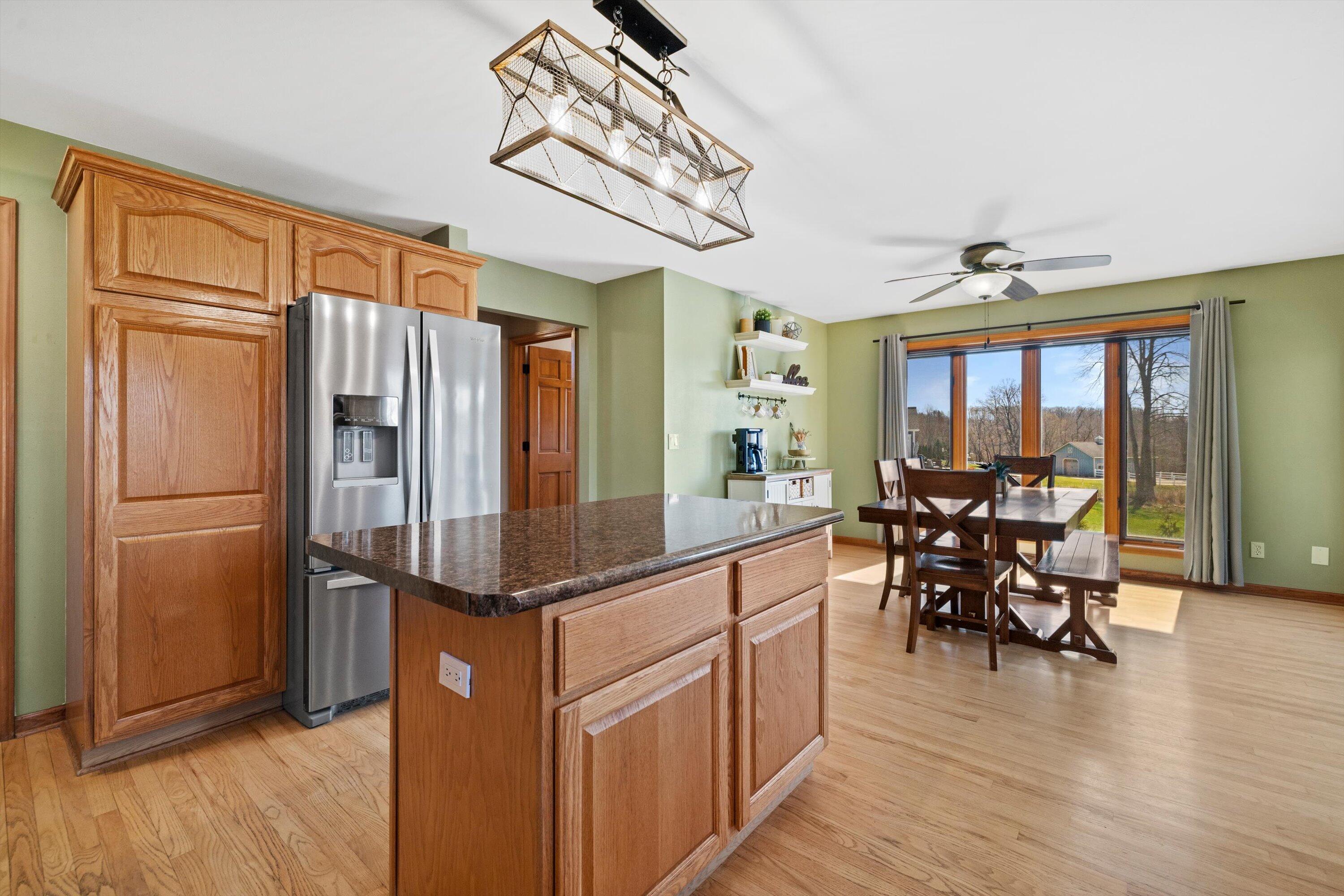 W266S8655 Rustic View Lane Vernon, WI 53149 - Photo 11 of 60 Kitchen