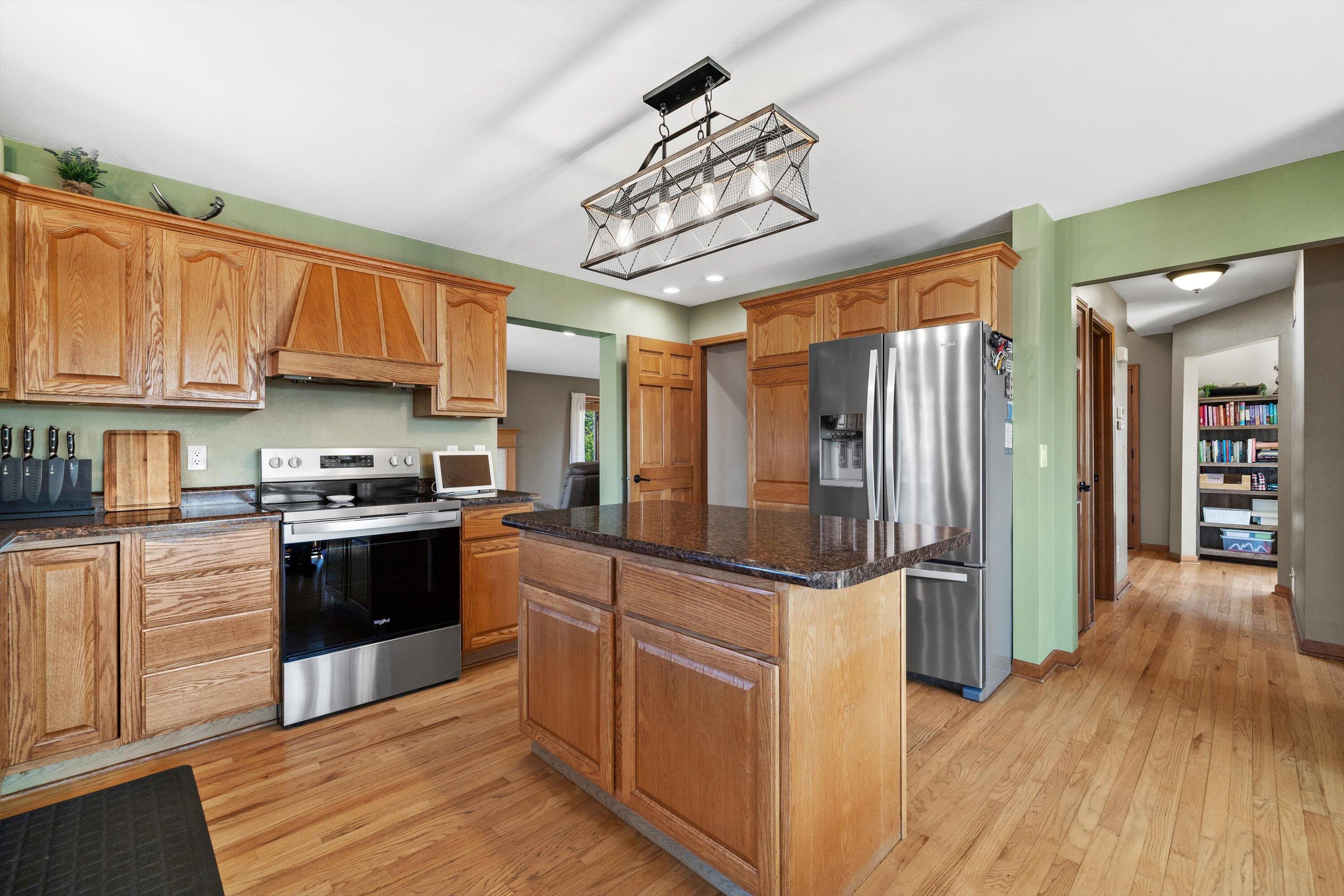 W266S8655 Rustic View Lane Vernon, WI 53149 - Photo 12 of 60 Kitchen