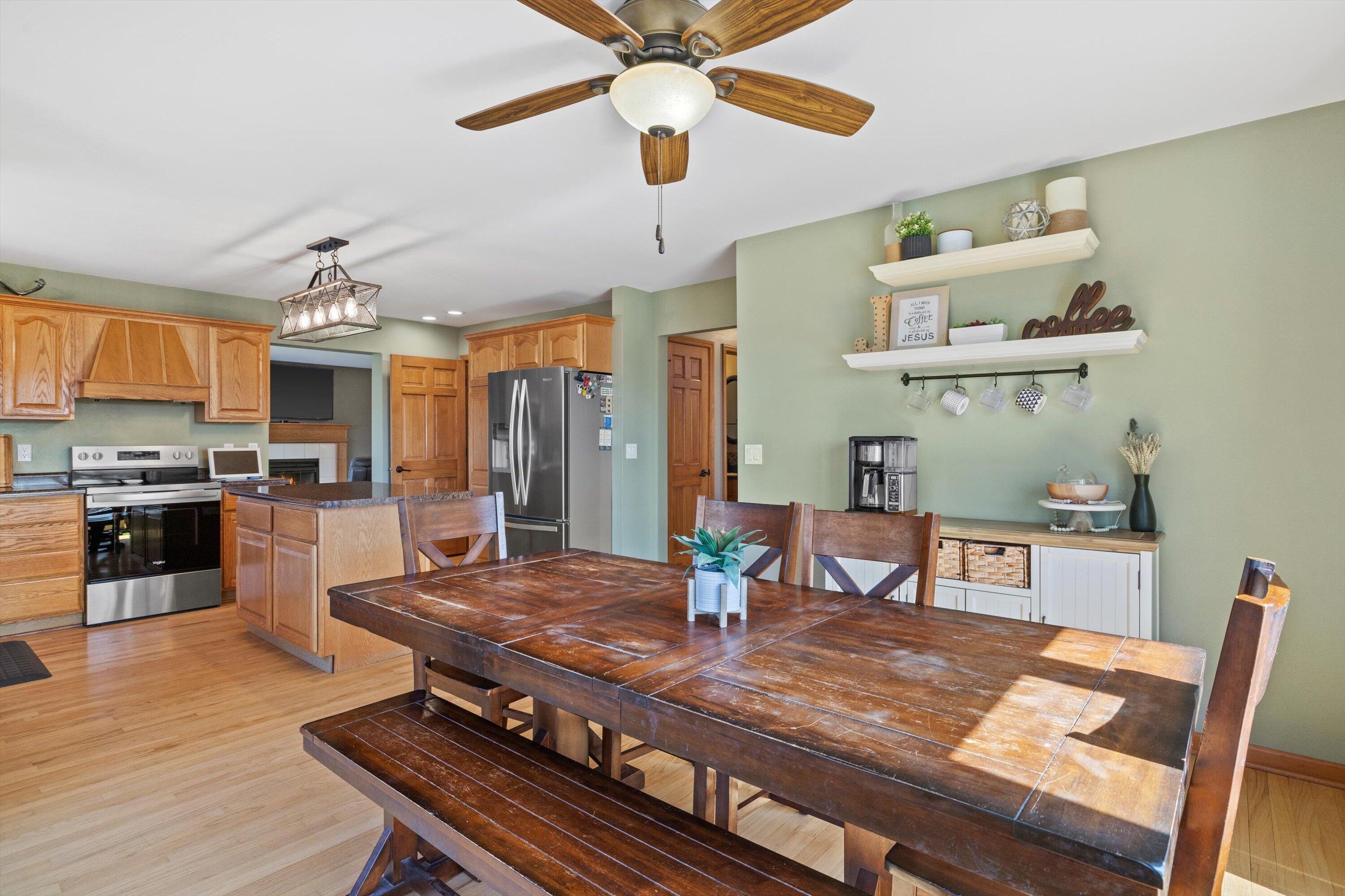 W266S8655 Rustic View Lane Vernon, WI 53149 - Photo 15 of 60 Dining Room