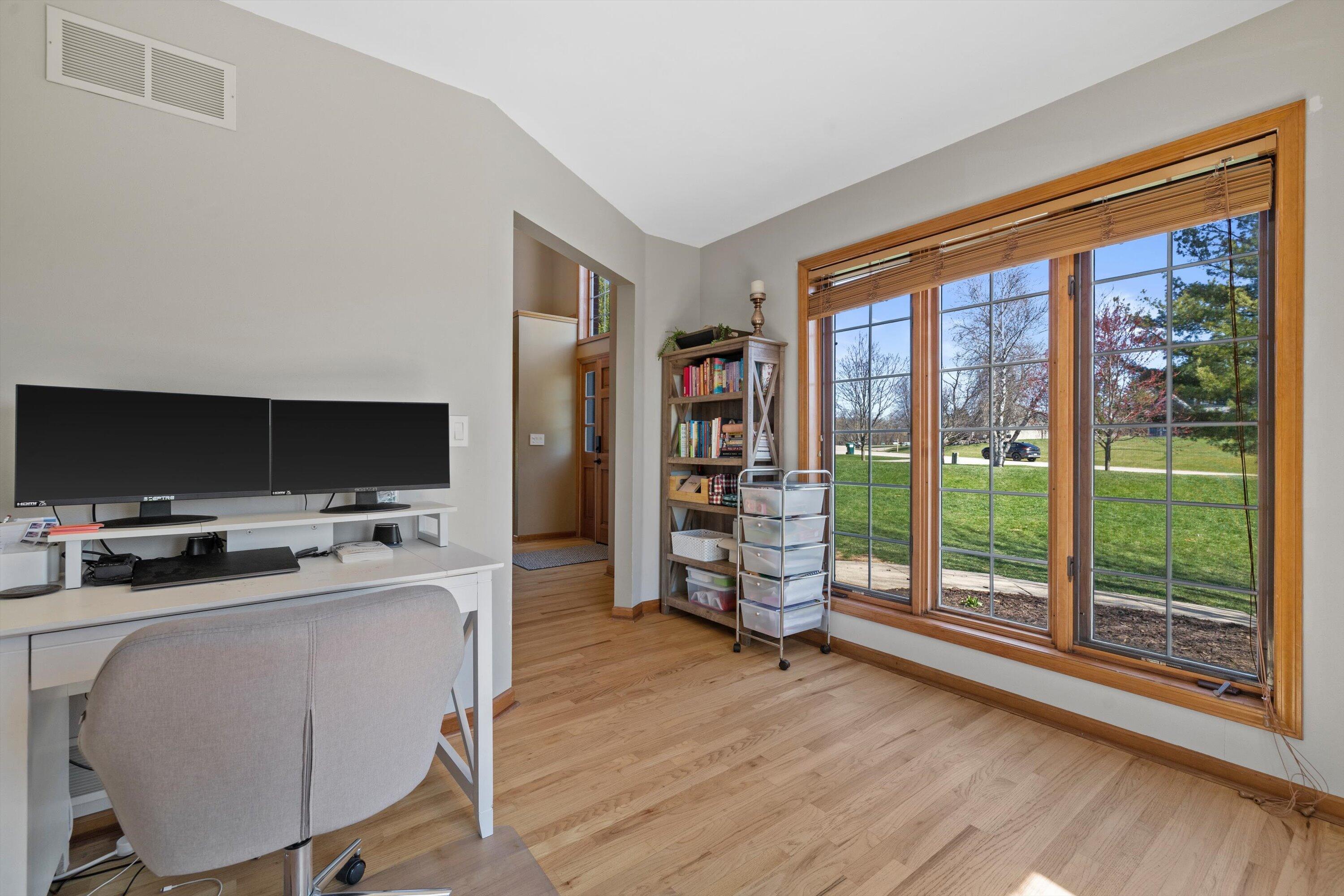 W266S8655 Rustic View Lane Vernon, WI 53149 - Photo 18 of 60 Office Bonus Room