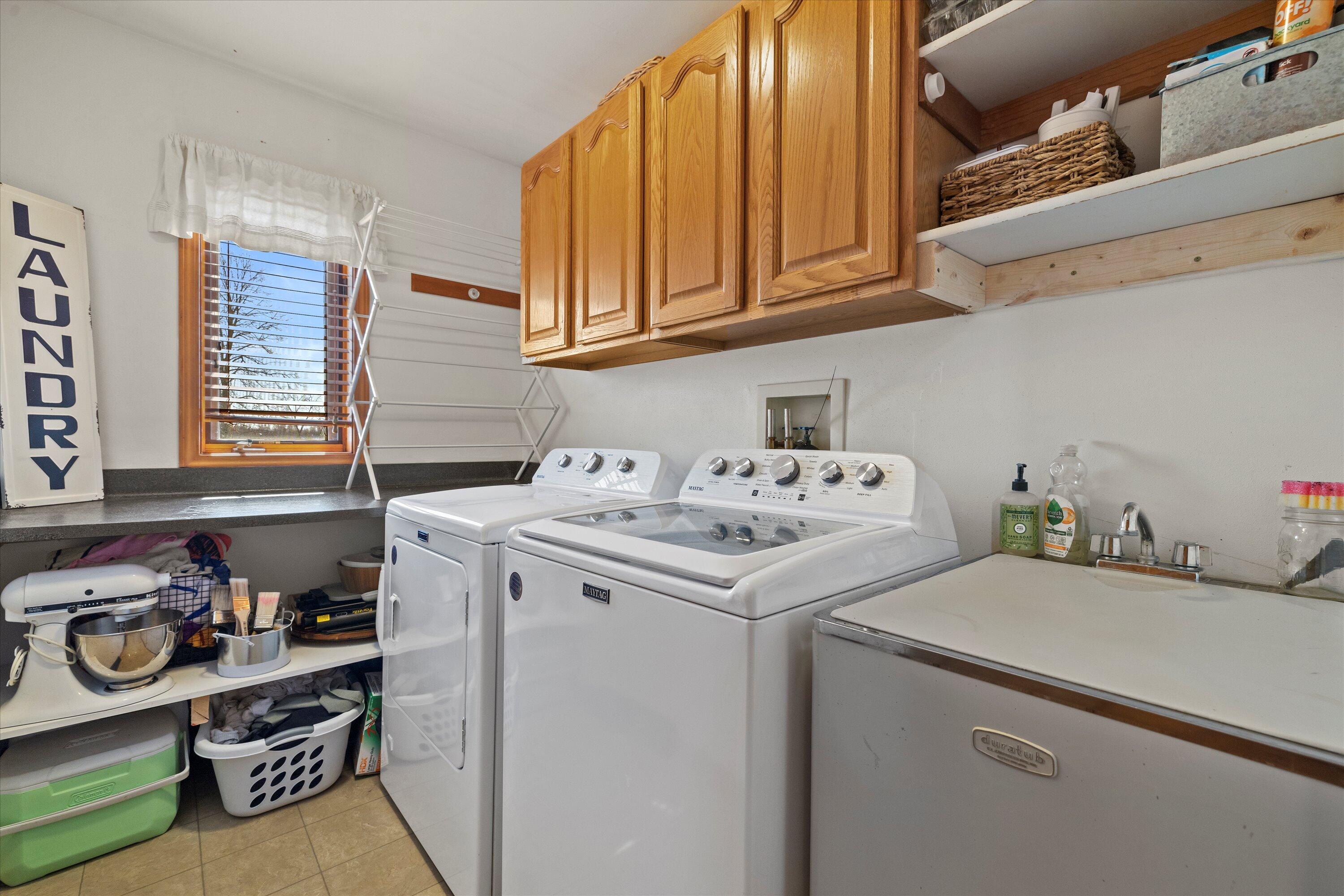 W266S8655 Rustic View Lane Vernon, WI 53149 - Photo 19 of 60 Laundry Room