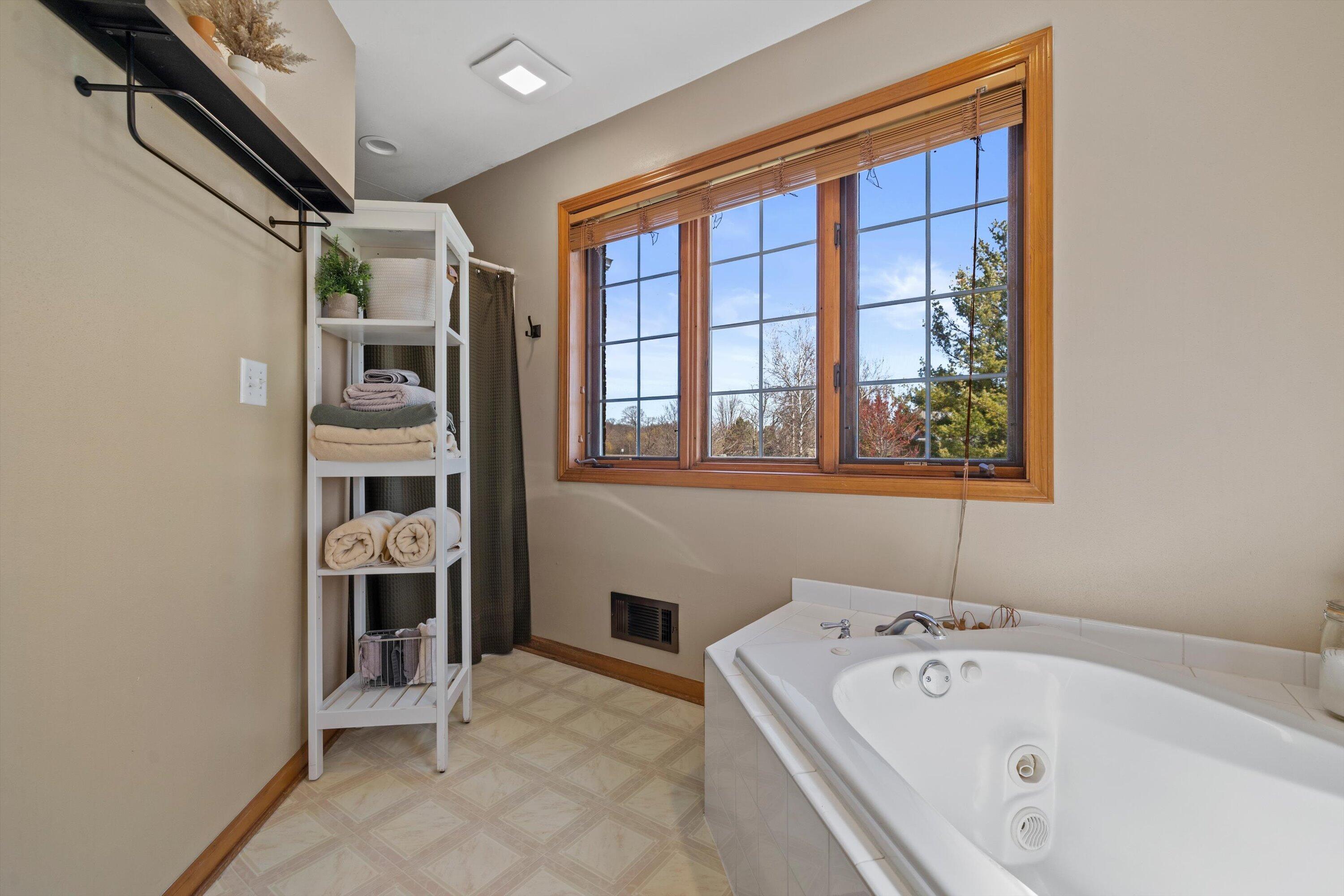 W266S8655 Rustic View Lane Vernon, WI 53149 - Photo 31 of 60 Master en suite bathroom