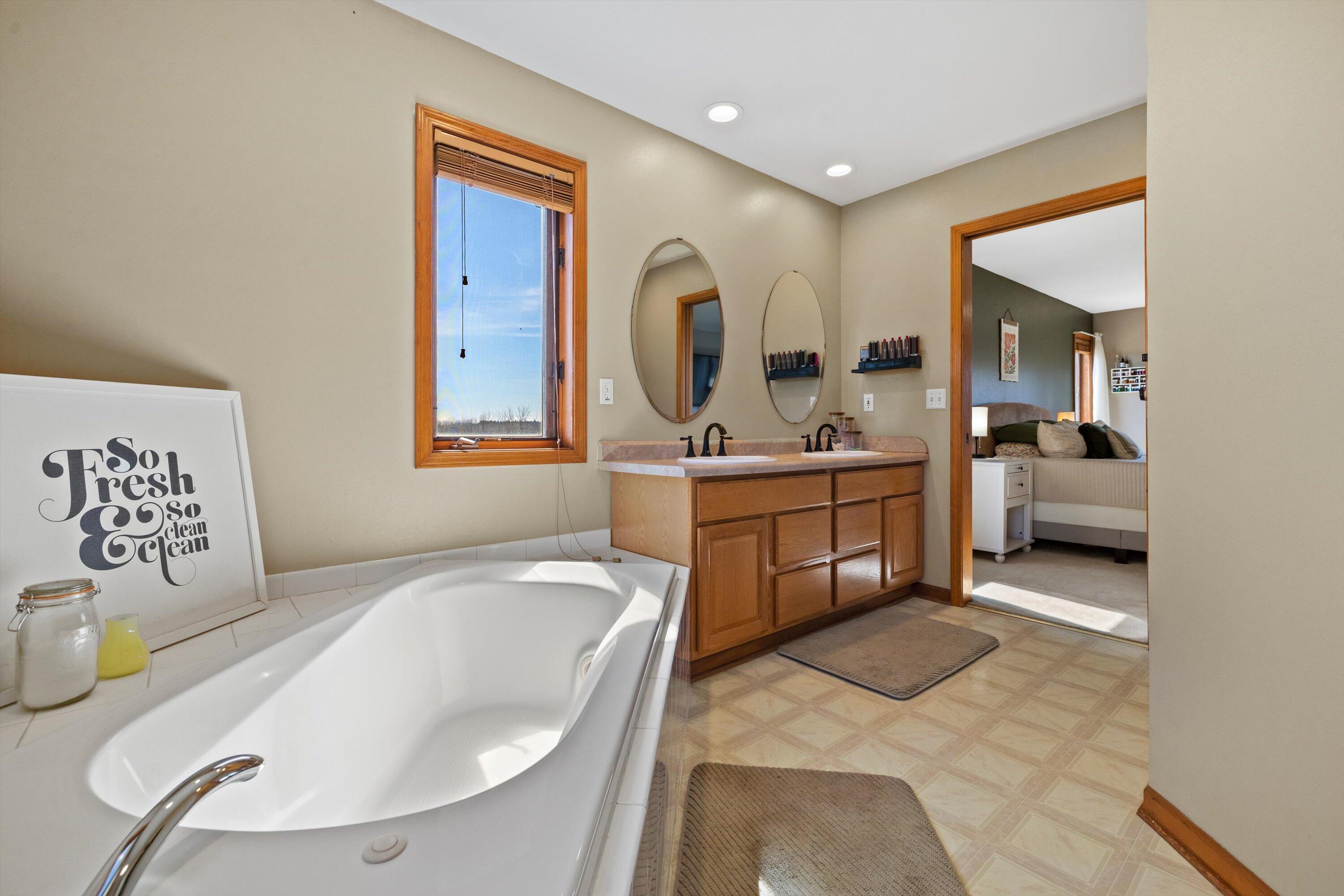 W266S8655 Rustic View Lane Vernon, WI 53149 - Photo 32 of 60 Master en suite bathroom