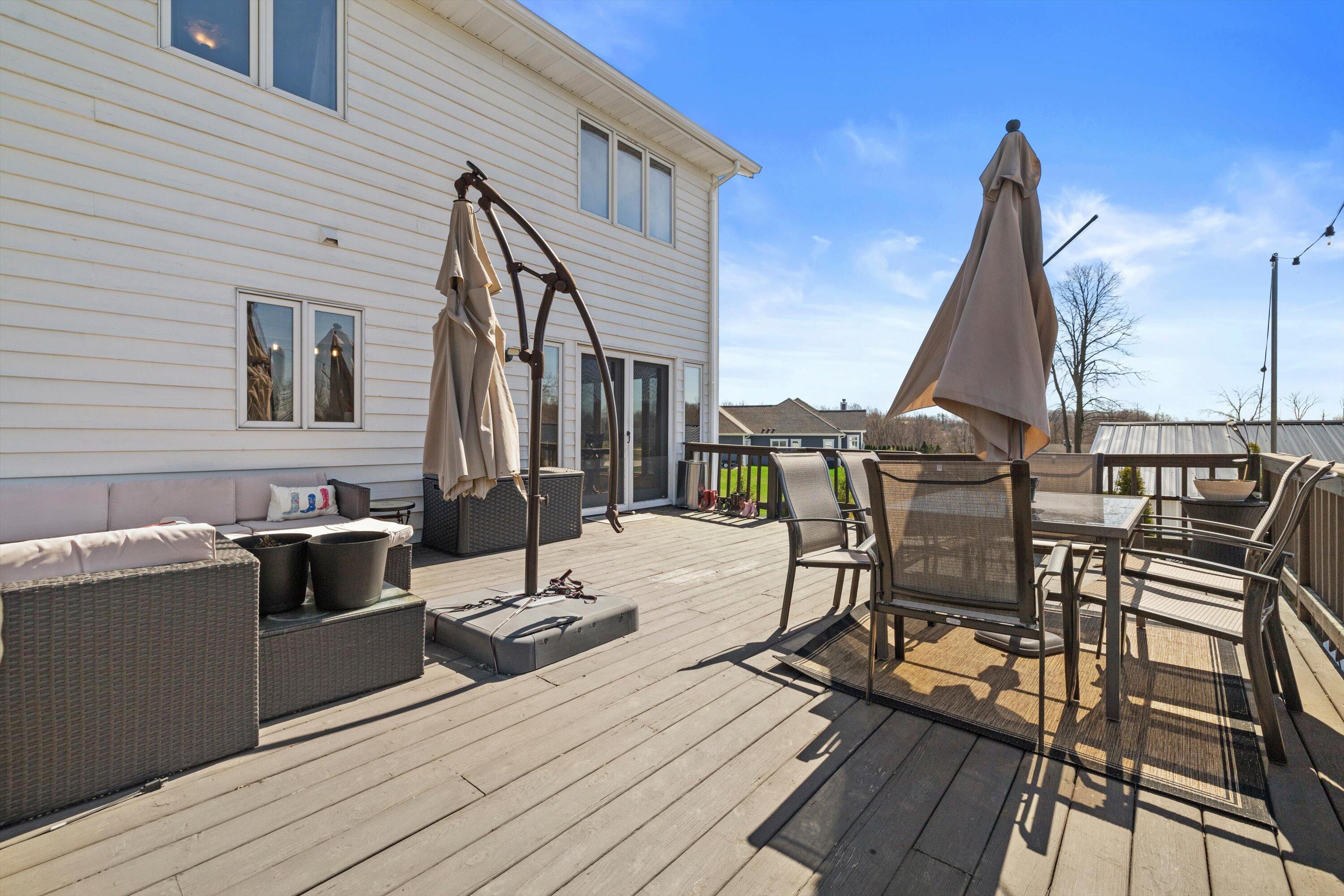 W266S8655 Rustic View Lane Vernon, WI 53149 - Photo 49 of 60 Deck