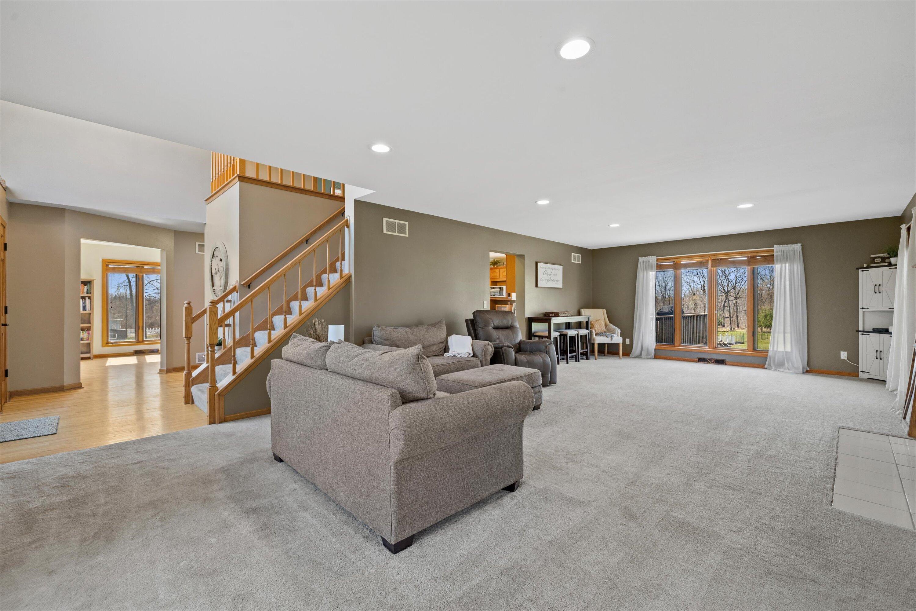 W266S8655 Rustic View Lane Vernon, WI 53149 - Photo 6 of 60 Living Room