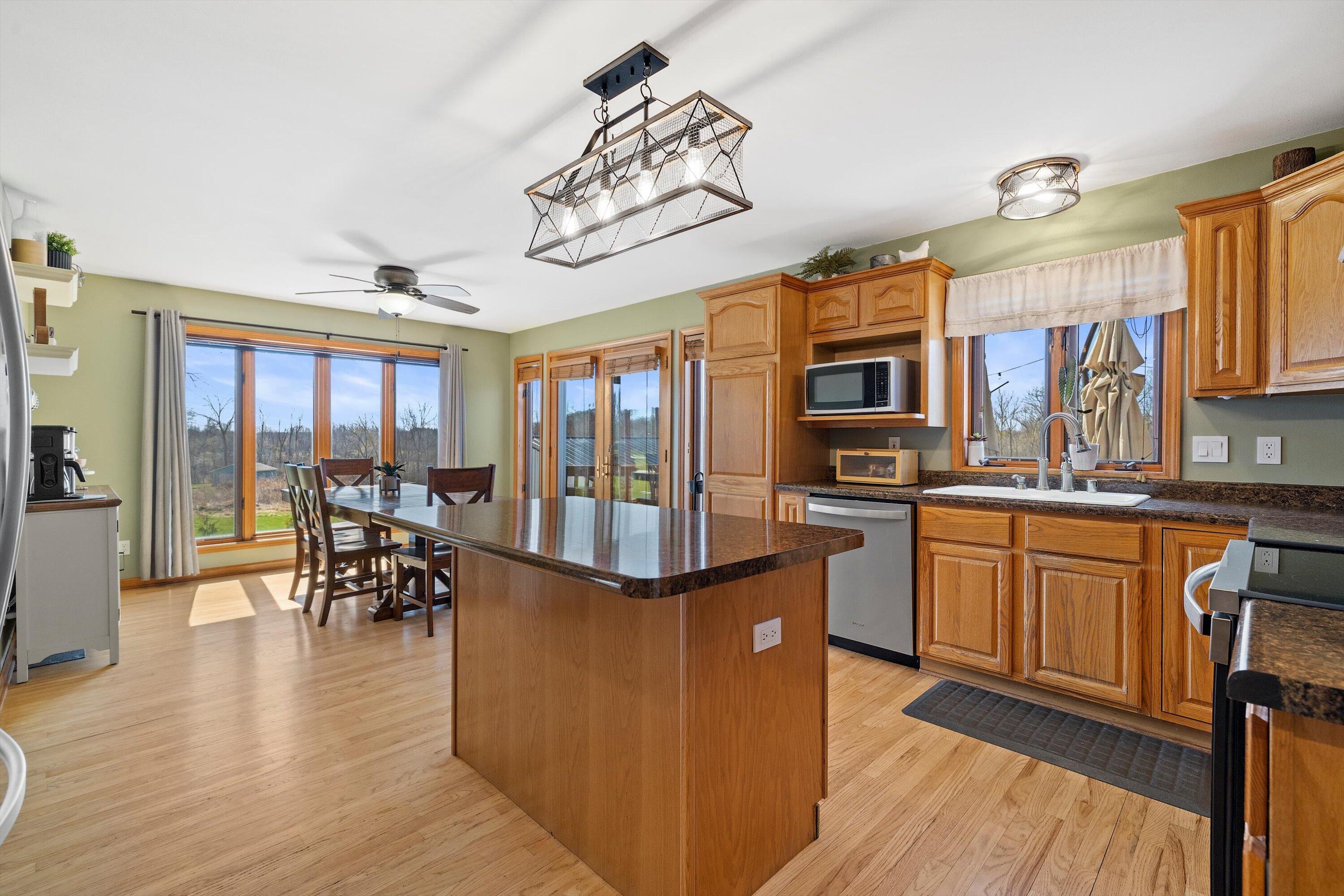 W266S8655 Rustic View Lane Vernon, WI 53149 - Photo 9 of 60 Kitchen