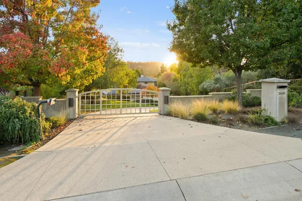 $11,800,000 | 26140 Rancho Manuella Lane, Los Altos Hills, CA 94022