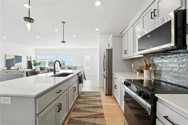 $342,867 | 1204 Southeast Windbreak Drive, Lee's Summit, MO 64081