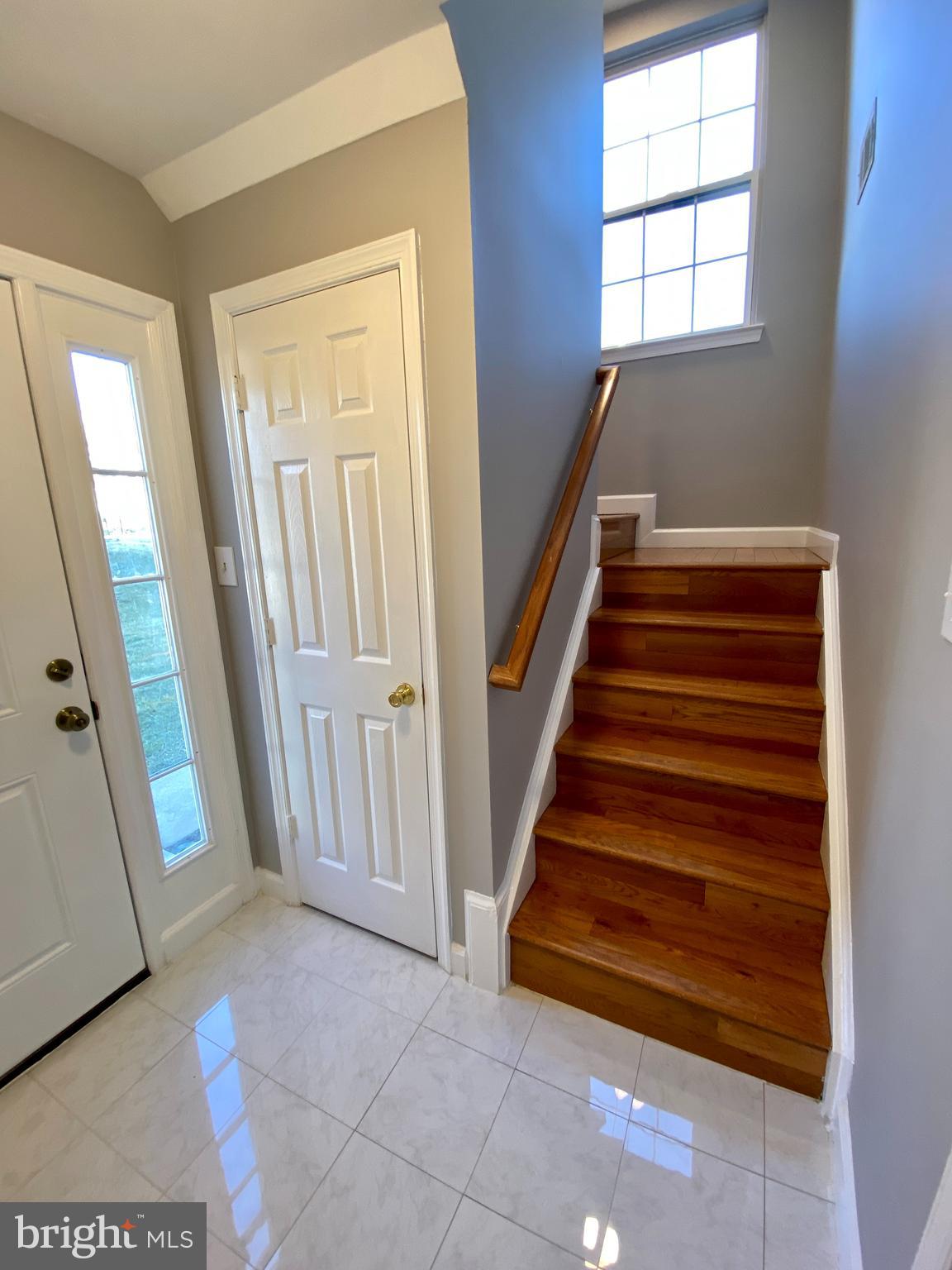 22914 Oakgrove Road Sterling, VA 20166 - Photo 12 of 42 Main foyer hallway