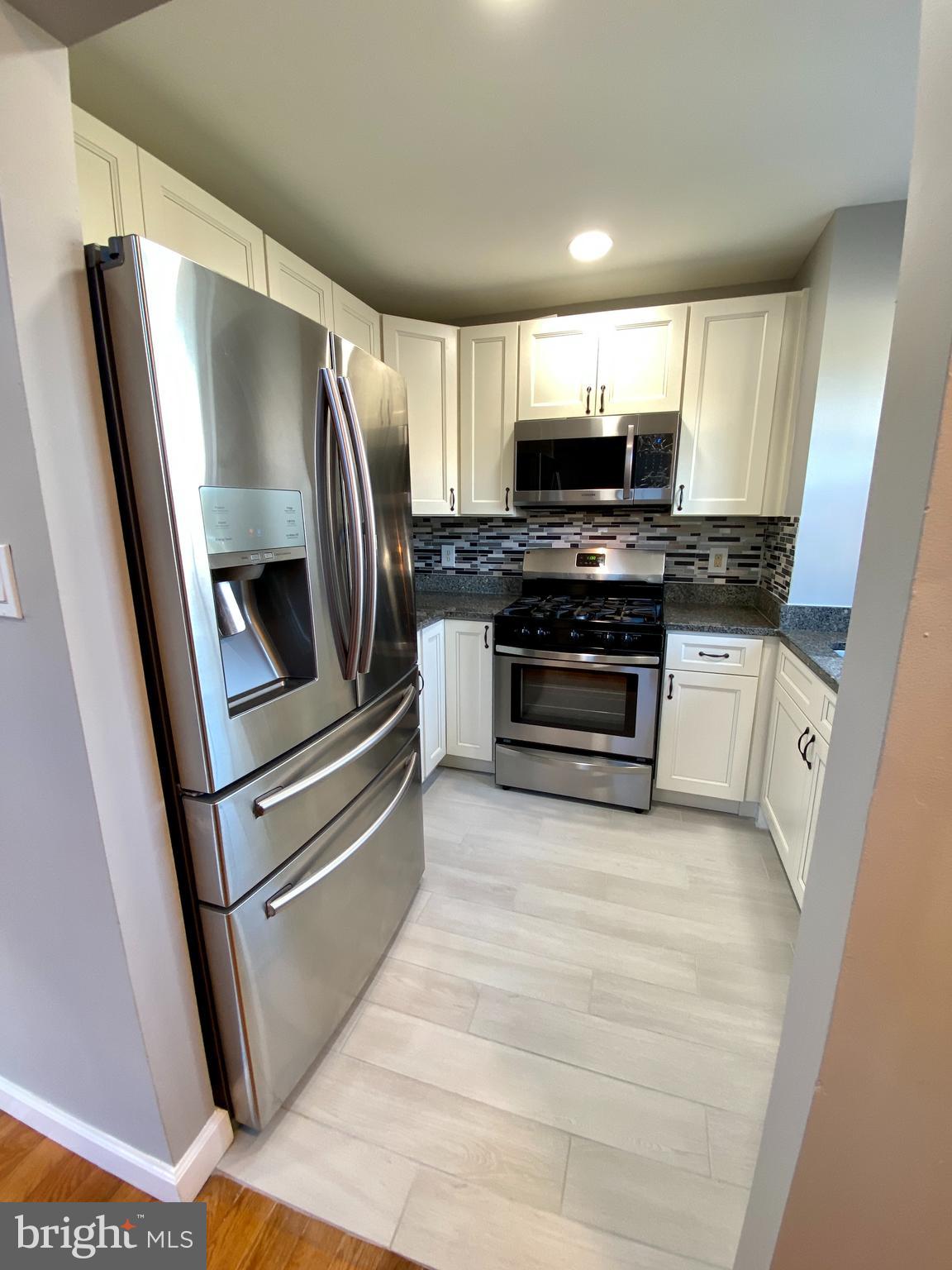 22914 Oakgrove Road Sterling, VA 20166 - Photo 17 of 42 Kitchen