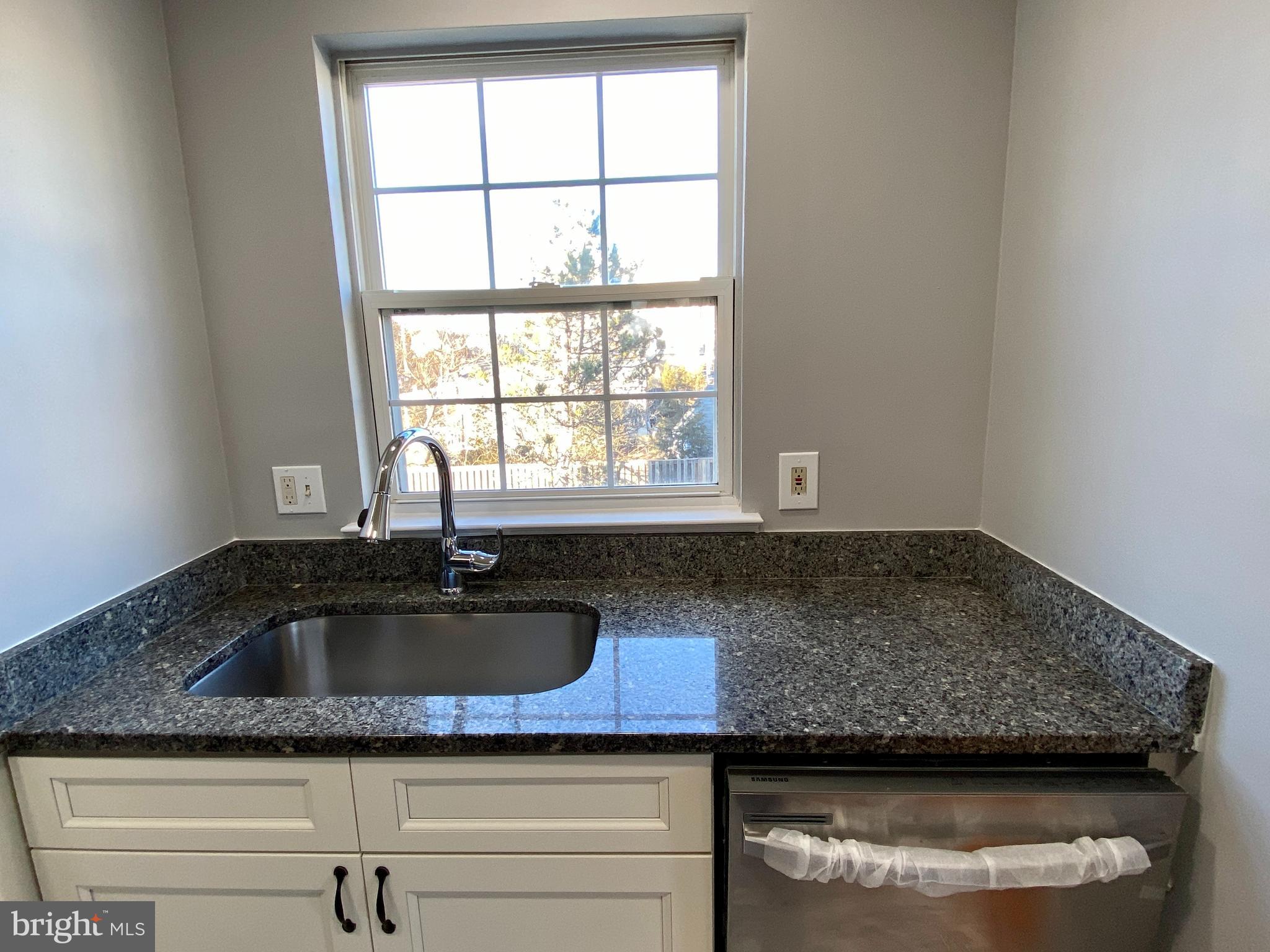 22914 Oakgrove Road Sterling, VA 20166 - Photo 20 of 42 Gallery Image 20