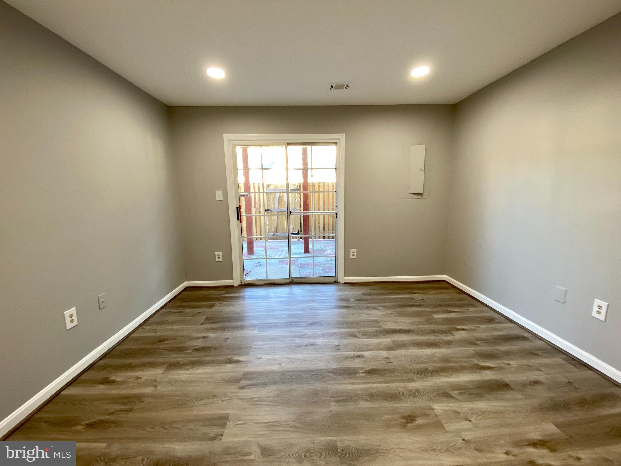 22914 Oakgrove Road Sterling, VA 20166 - Photo 6 of 42 Main floor bedroom