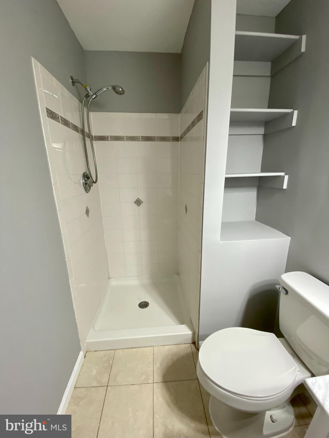 22914 Oakgrove Road Sterling, VA 20166 - Photo 8 of 42 Main floor full bath