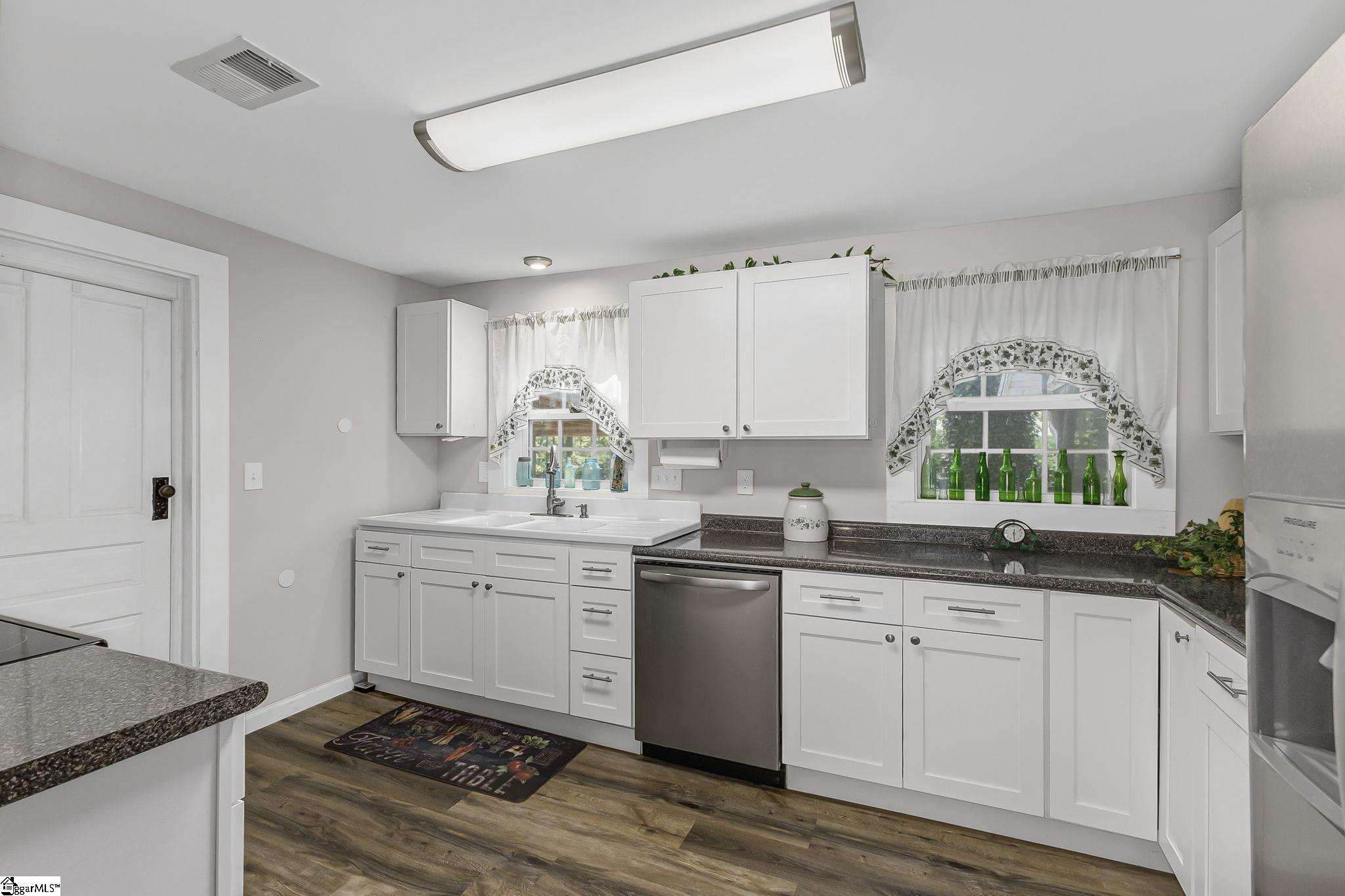 2444 Abner Creek Road Duncan, SC 29651 - Photo 12 of 34