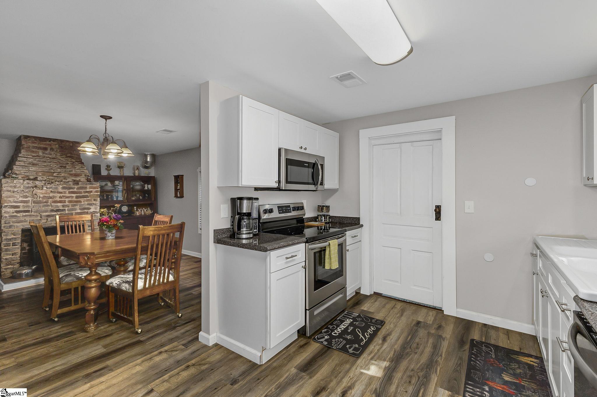 2444 Abner Creek Road Duncan, SC 29651 - Photo 3 of 34