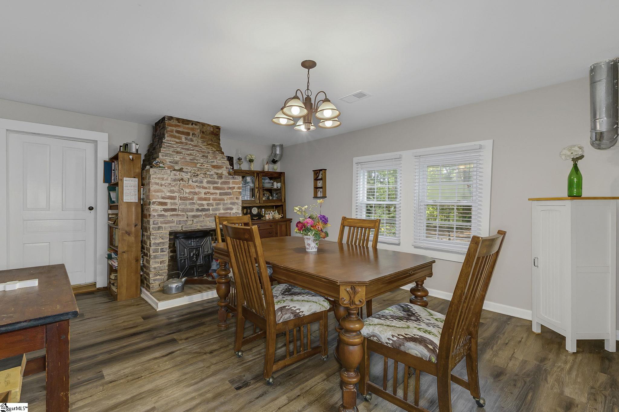 2444 Abner Creek Road Duncan, SC 29651 - Photo 5 of 34