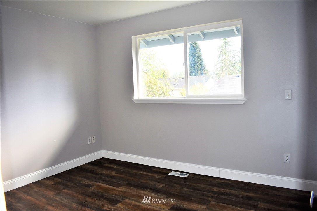 6423 Cady Road Everett, WA 98203 - Photo 7 of 23