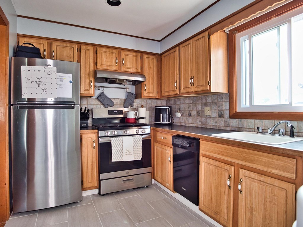 857 New Boston Road Fall River, MA 02720 - Photo 8 of 42 Gallery Image 8