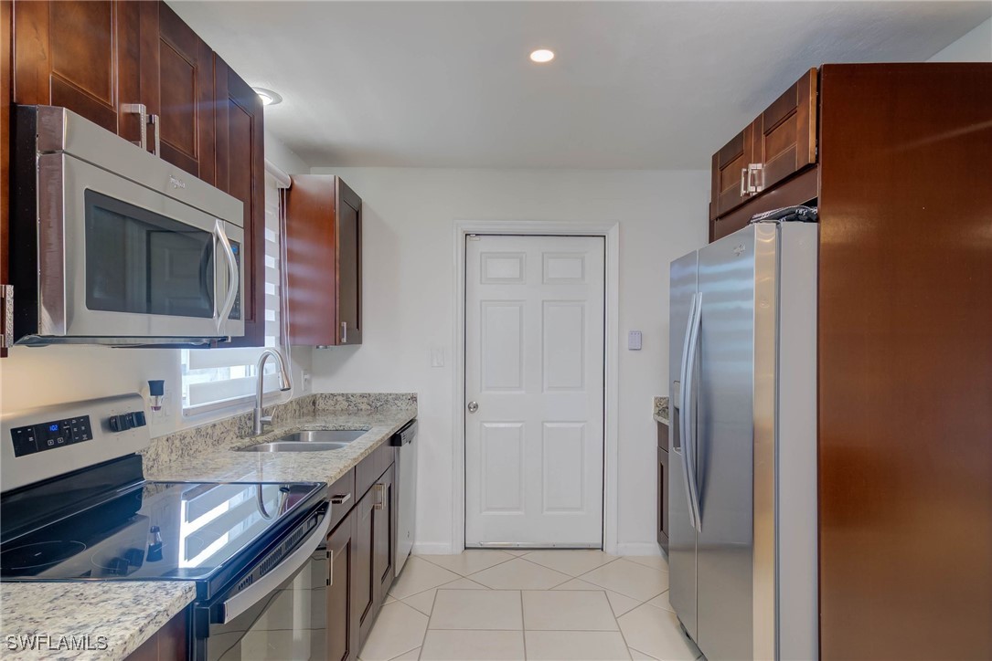 189 Mentor Drive Naples, FL 34110 - Photo 4 of 23