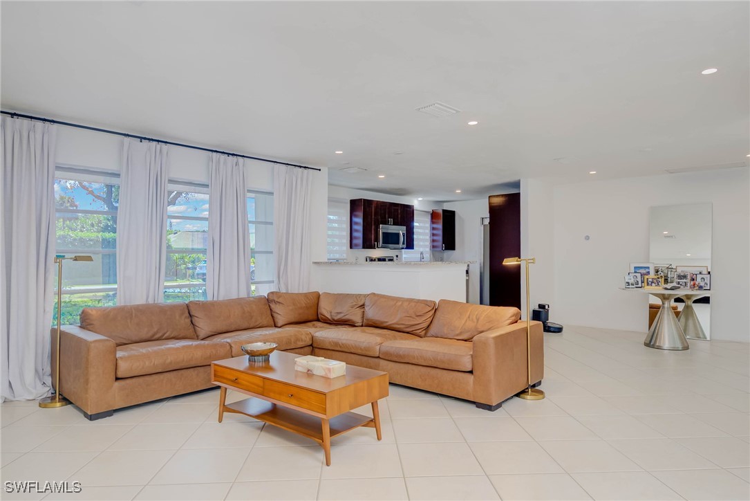 189 Mentor Drive Naples, FL 34110 - Photo 5 of 23