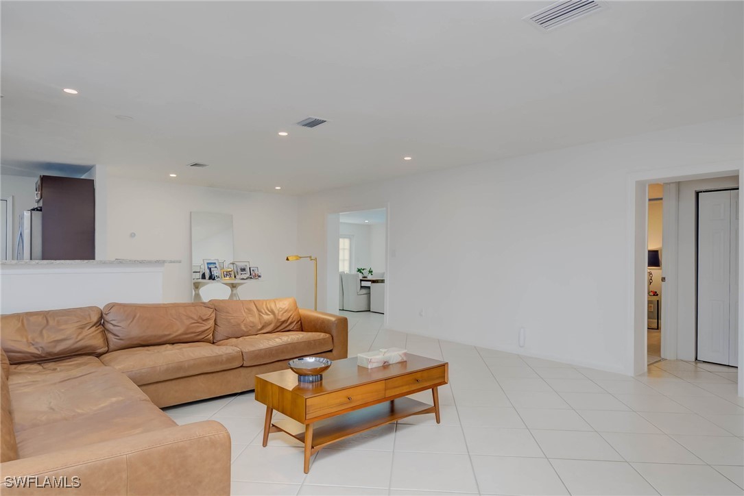 189 Mentor Drive Naples, FL 34110 - Photo 6 of 23