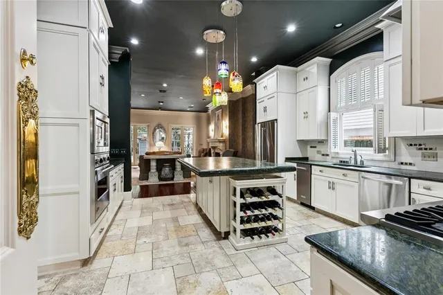 $1,599,000 | 180 East Oakridge Park, Metairie, LA 70005